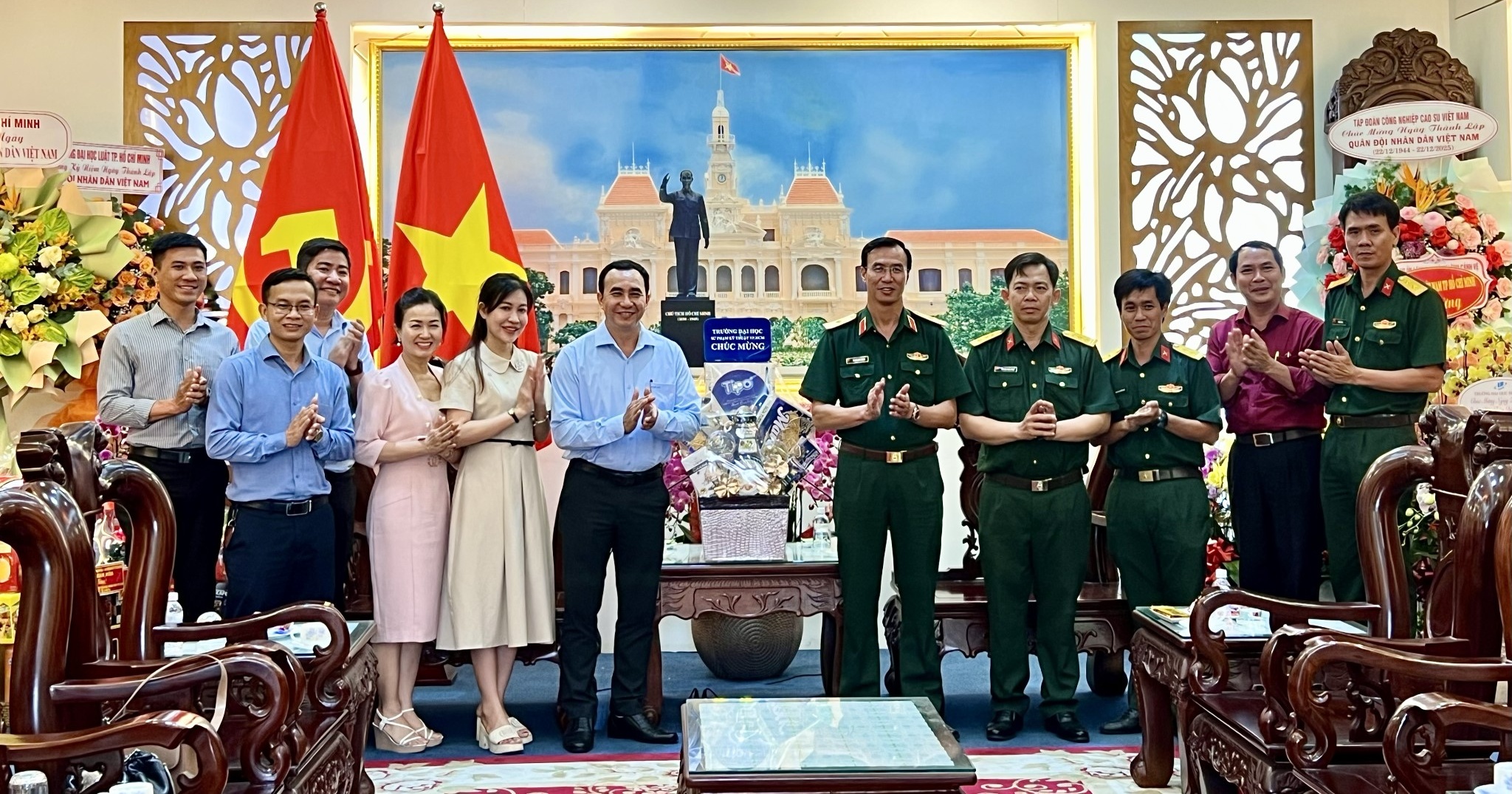 HCMUTE tổ chức chuỗi hoạt động kỷ niệm 81 năm Ngày thành lập Quân đội Nhân dân Việt Nam và 36 năm Ngày hội Quốc phòng toàn dân