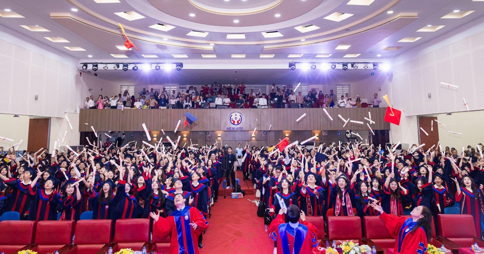 Lễ tốt nghiệp tháng 01 năm 2026: HCM-UTE trao bằng cho 08 tân Tiến sĩ, 44 tân Thạc sĩ và 5.097 tân Kiến trúc sư, Kỹ sư, Cử nhân