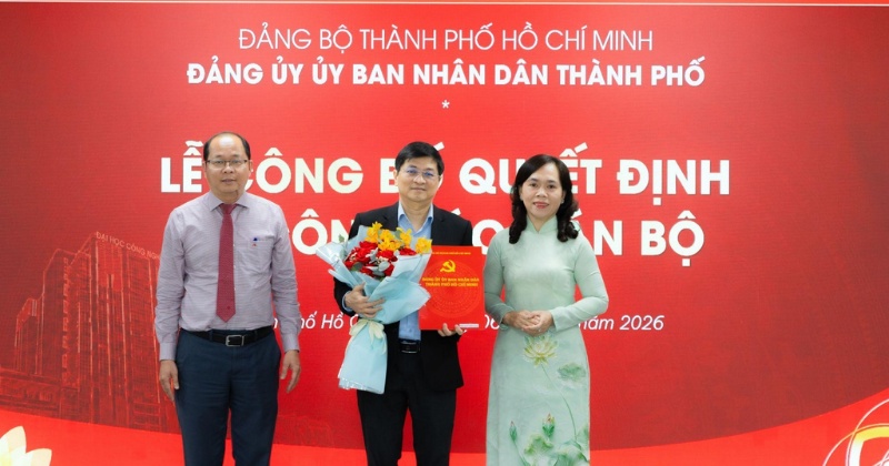 Đảng ủy UBND Thành phố công bố và trao các quyết định về công tác cán bộ đối với Đảng bộ Trường Đại học Công nghệ Kỹ thuật TP.HCM
