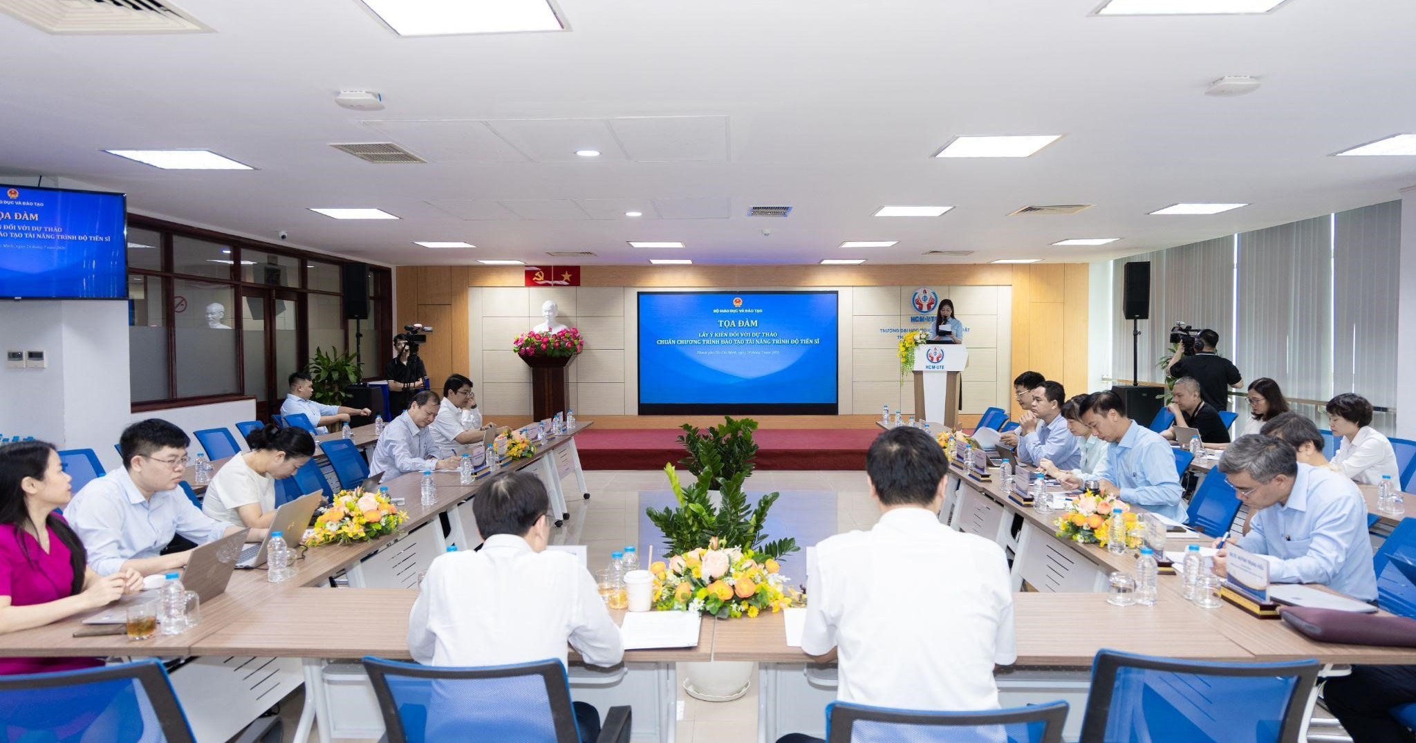 Bộ GD&ĐT tổ chức Tọa đàm lấy ý kiến Dự thảo Chuẩn chương trình đào tạo tài năng trình độ tiến sĩ tại HCM-UTE