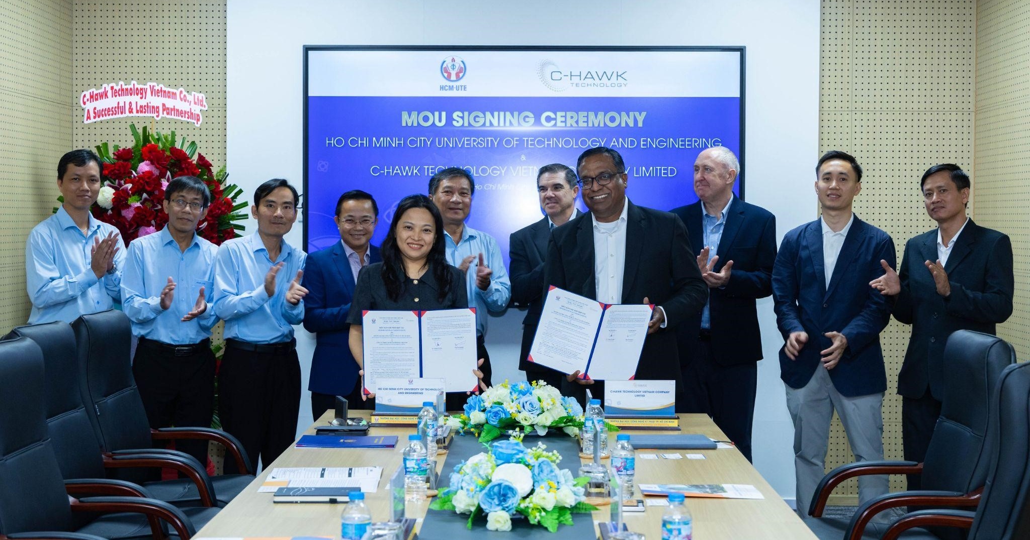 HCM-UTE ký kết MoU với Công ty TNHH C-Hawk Technology Việt Nam thúc đẩy đào tạo và phát triển nguồn nhân lực ngành bán dẫn
